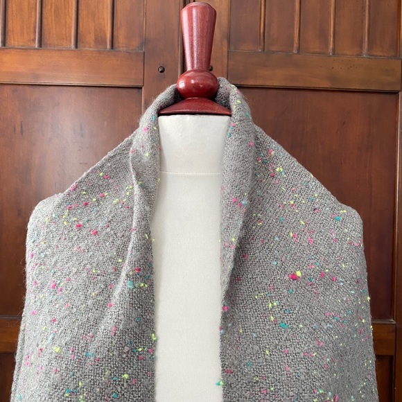 NWT Knit Wrap - Picture 4 of 7